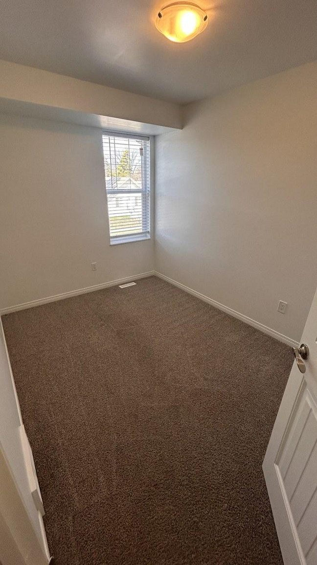 SF214 | 1 Month Free – Spacious 4 Bedroom Main Floor Home – Northwest Edmonton - Photo 39