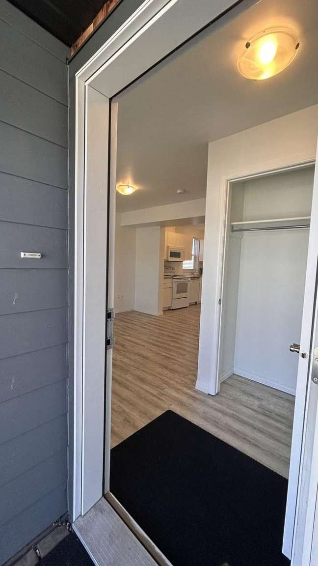 SF214 | 1 Month Free – Spacious 4 Bedroom Main Floor Home – Northwest Edmonton - Photo 53