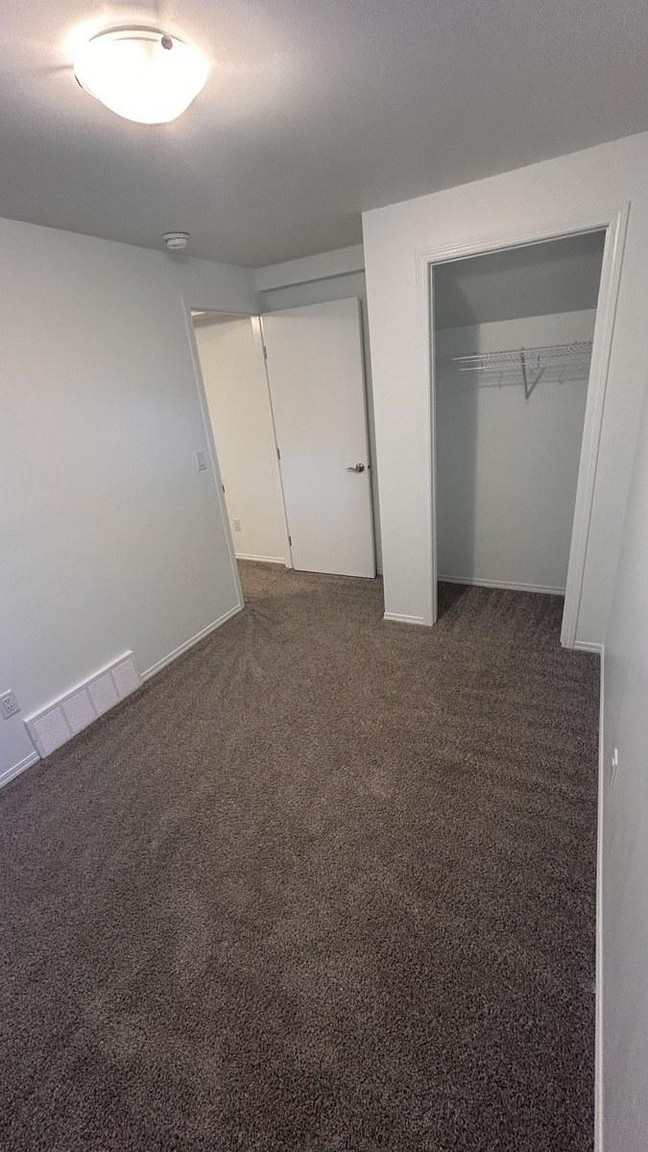 SF234 – Newton Duplex for Rent | Two 3-Bed Basement Suites | 12208/12210 57 St NW Edmonton | 1 Mo... - Photo 36