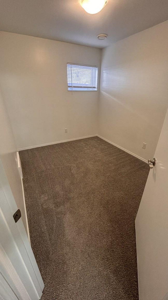 SF234 – Newton Duplex for Rent | Two 3-Bed Basement Suites | 12208/12210 57 St NW Edmonton | 1 Mo... - Photo 40