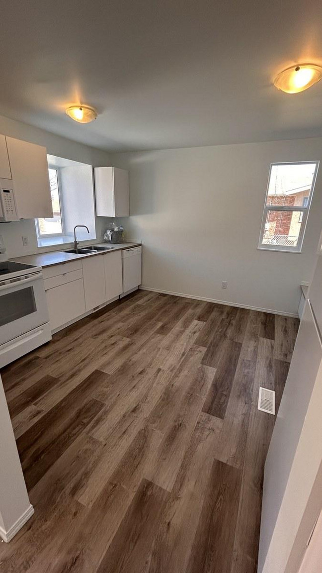 SF234 – Newton Duplex for Rent | Two 3-Bed Basement Suites | 12208/12210 57 St NW Edmonton | 1 Mo... - Photo 46