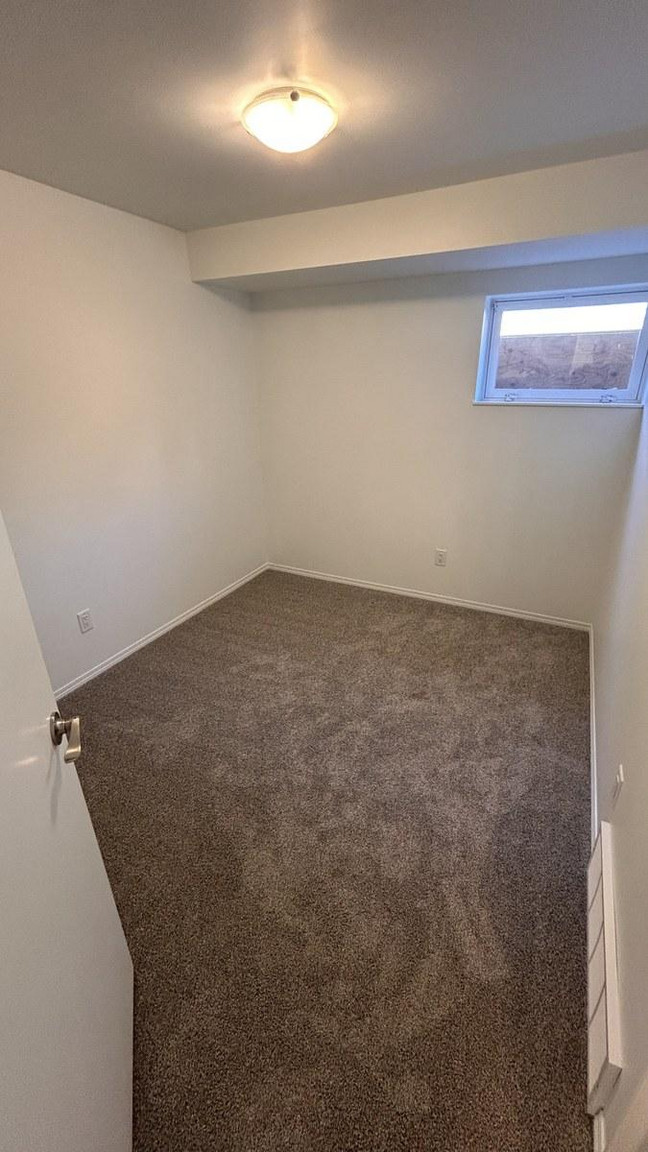 SF236 | 1 MONTH FREE | Spacious 3 Bedroom Basement Suite – Highlands - Photo 33