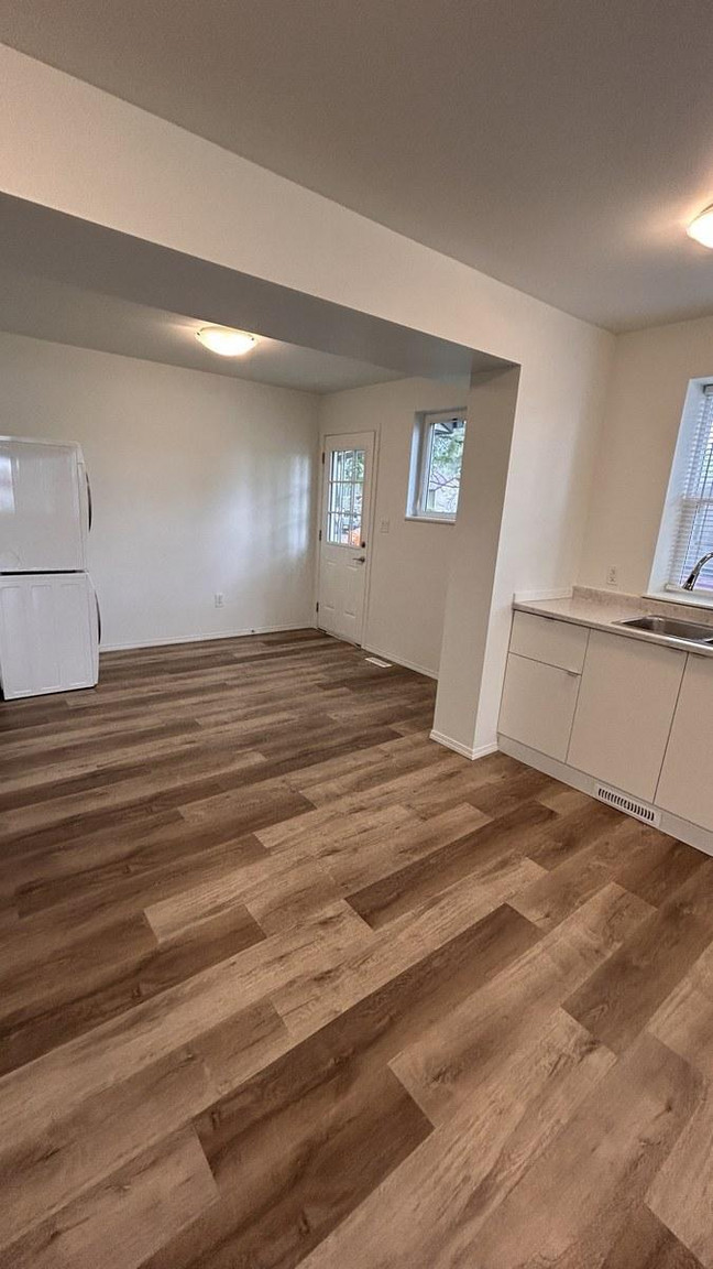 1 MONTH FREE – 4 Bedroom, 2.5 Bathroom Main Floor Home | Montrose | SF205 - Photo 16