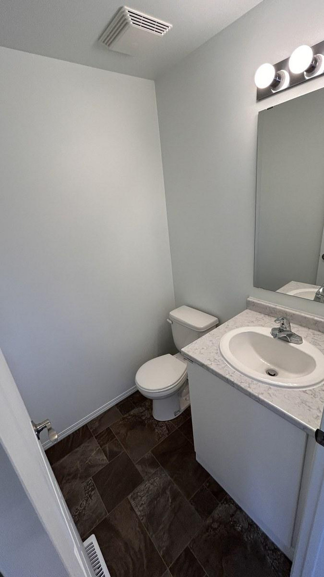 1 MONTH FREE – 4 Bedroom, 2.5 Bathroom Main Floor Home | Montrose | SF205 - Photo 64