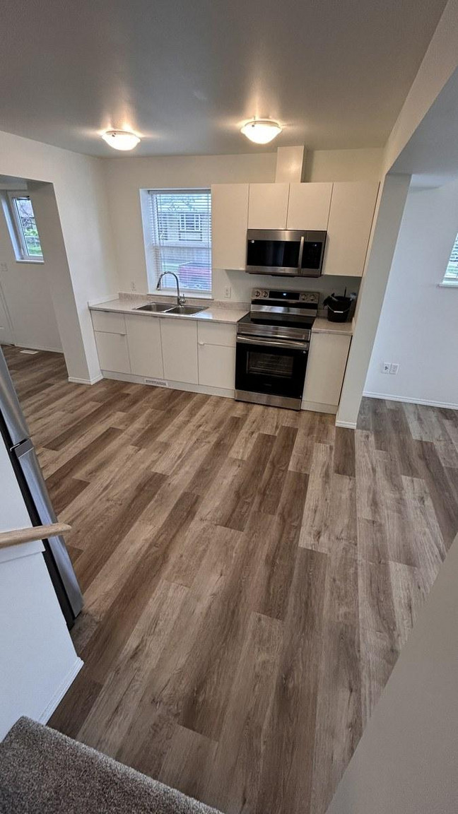 1 MONTH FREE – 4 Bedroom, 2.5 Bathroom Main Floor Home | Montrose | SF205 - Photo 20