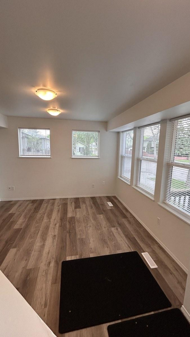 1 MONTH FREE – 4 Bedroom, 2.5 Bathroom Main Floor Home | Montrose | SF205 - Photo 22