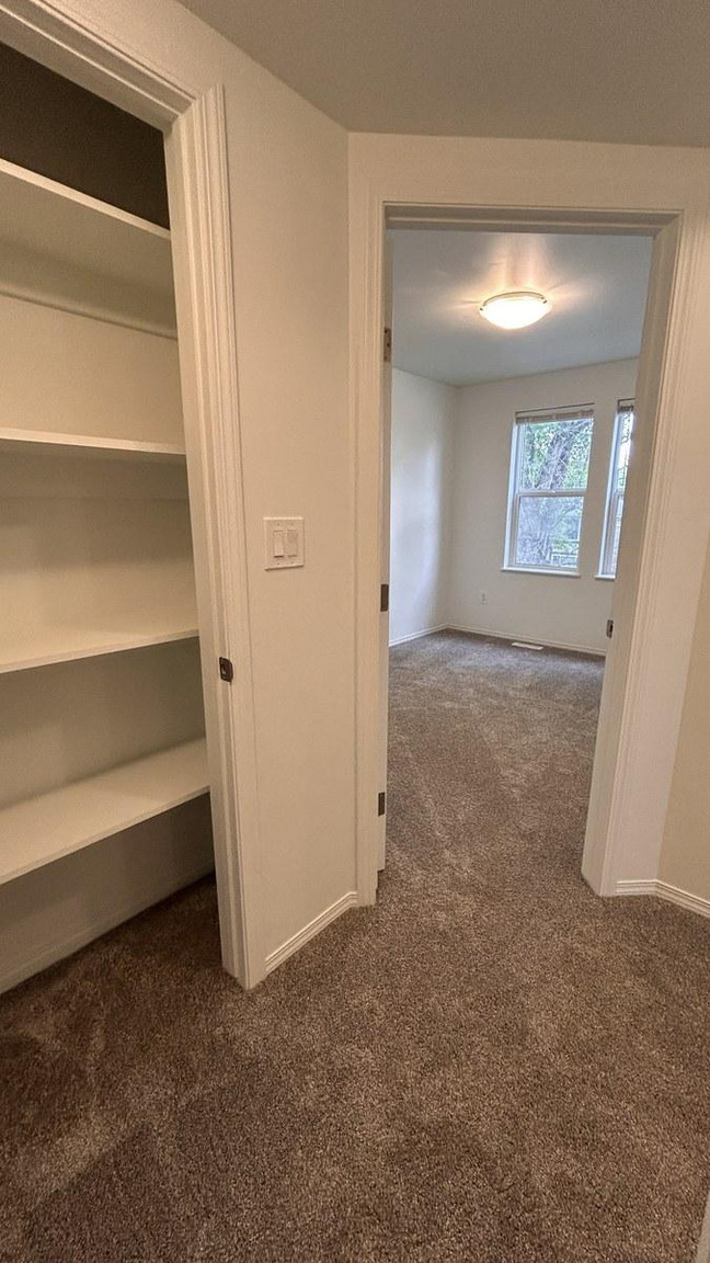 1 MONTH FREE – 4 Bedroom, 2.5 Bathroom Main Floor Home | Montrose | SF205 - Photo 36