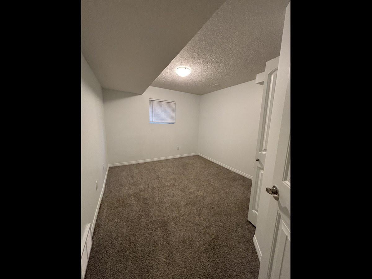 SF208 | 1 Month Free – Spacious 3 Bedroom Basement Suite – North Edmonton - Photo 11