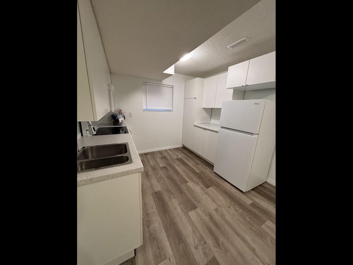 SF208 | 1 Month Free – Spacious 3 Bedroom Basement Suite – North Edmonton - Photo 25