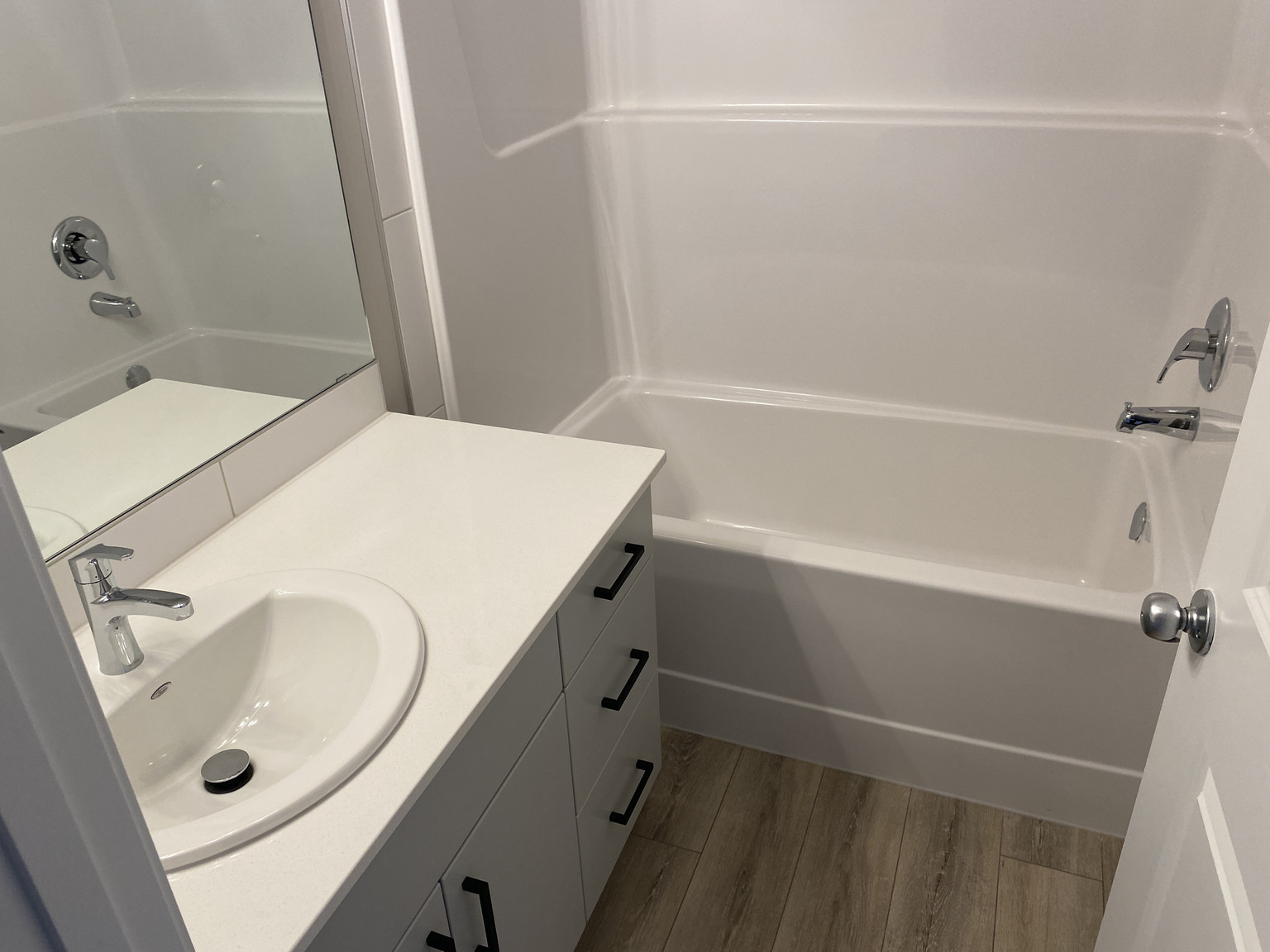 SF135 | 2 Bedroom, 1.5 Bathrooms Townhouse – Crystallina Near West  - Photo 12