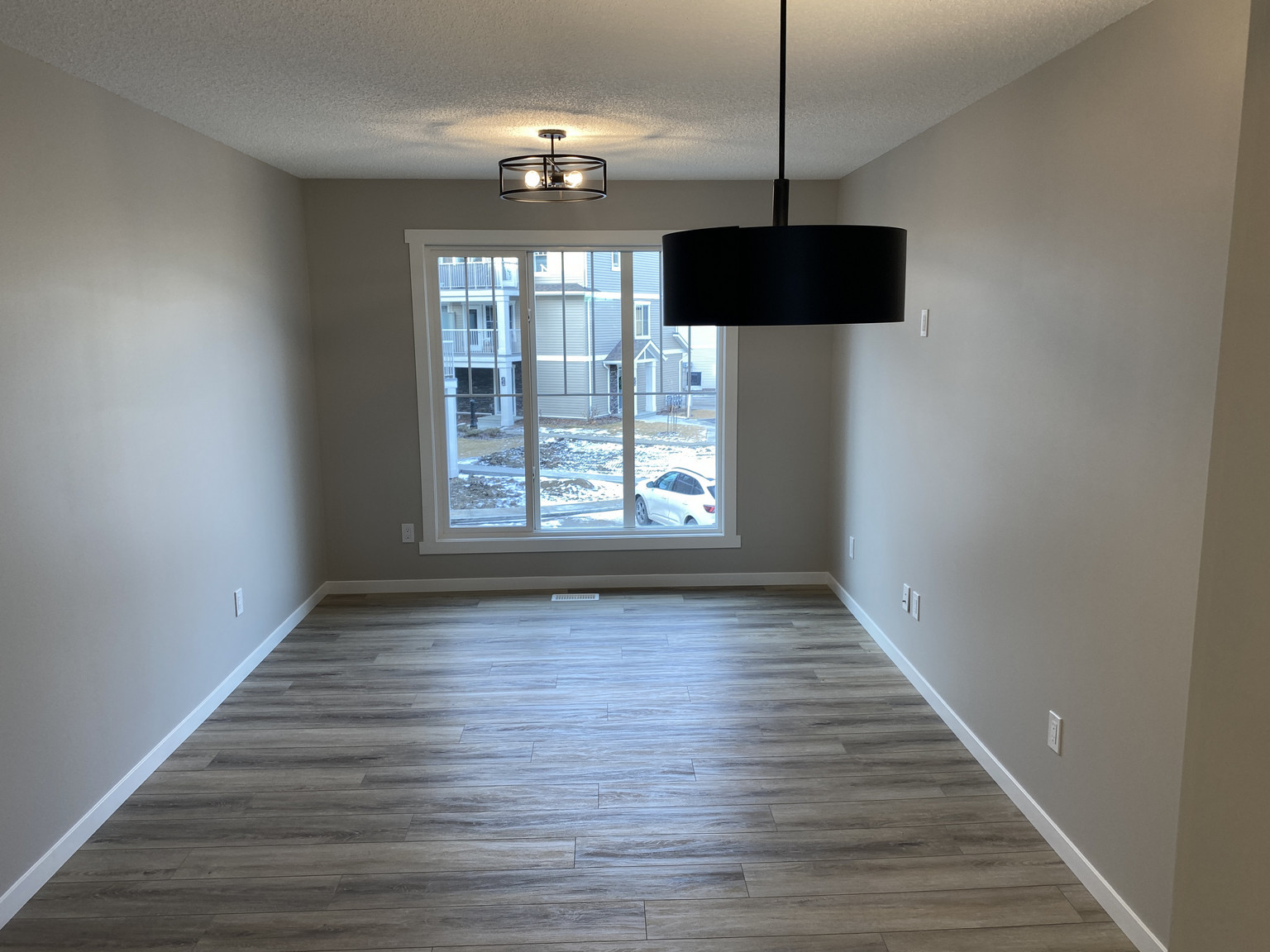 SF135 | 2 Bedroom, 1.5 Bathrooms Townhouse – Crystallina Near West  - Photo 4