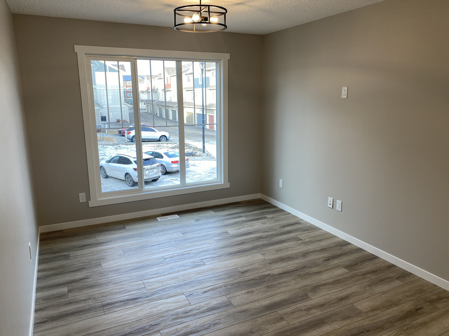 SF135 | 2 Bedroom, 1.5 Bathrooms Townhouse – Crystallina Near West  - Photo 3