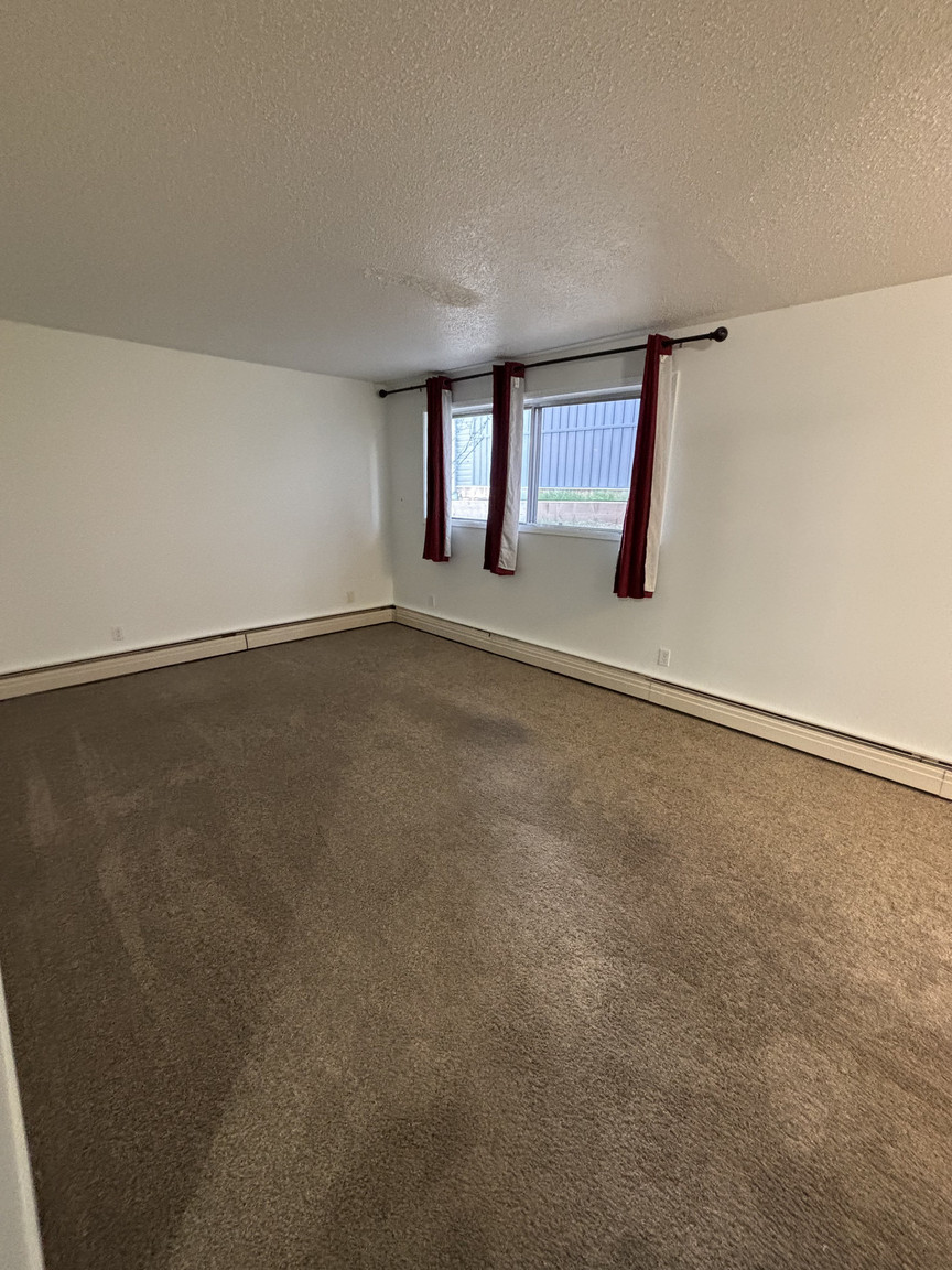 SF232 – Beverly Heights Multi-Unit for Rent | 1 & 2 Bed Suites | 3607 118 Ave NW Edmonton | 1 Mon... - Photo 16