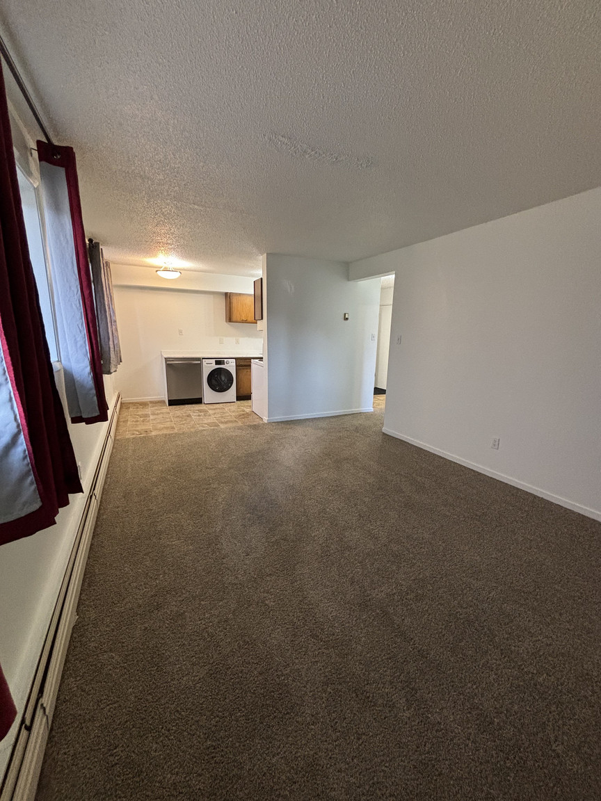 SF232 – Beverly Heights Multi-Unit for Rent | 1 & 2 Bed Suites | 3607 118 Ave NW Edmonton | 1 Mon... - Photo 14