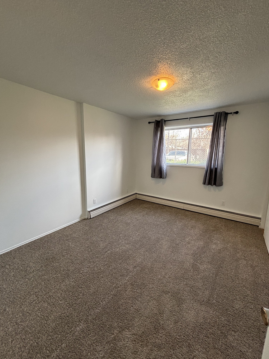 SF232 – Beverly Heights Multi-Unit for Rent | 1 & 2 Bed Suites | 3607 118 Ave NW Edmonton | 1 Mon... - Photo 20