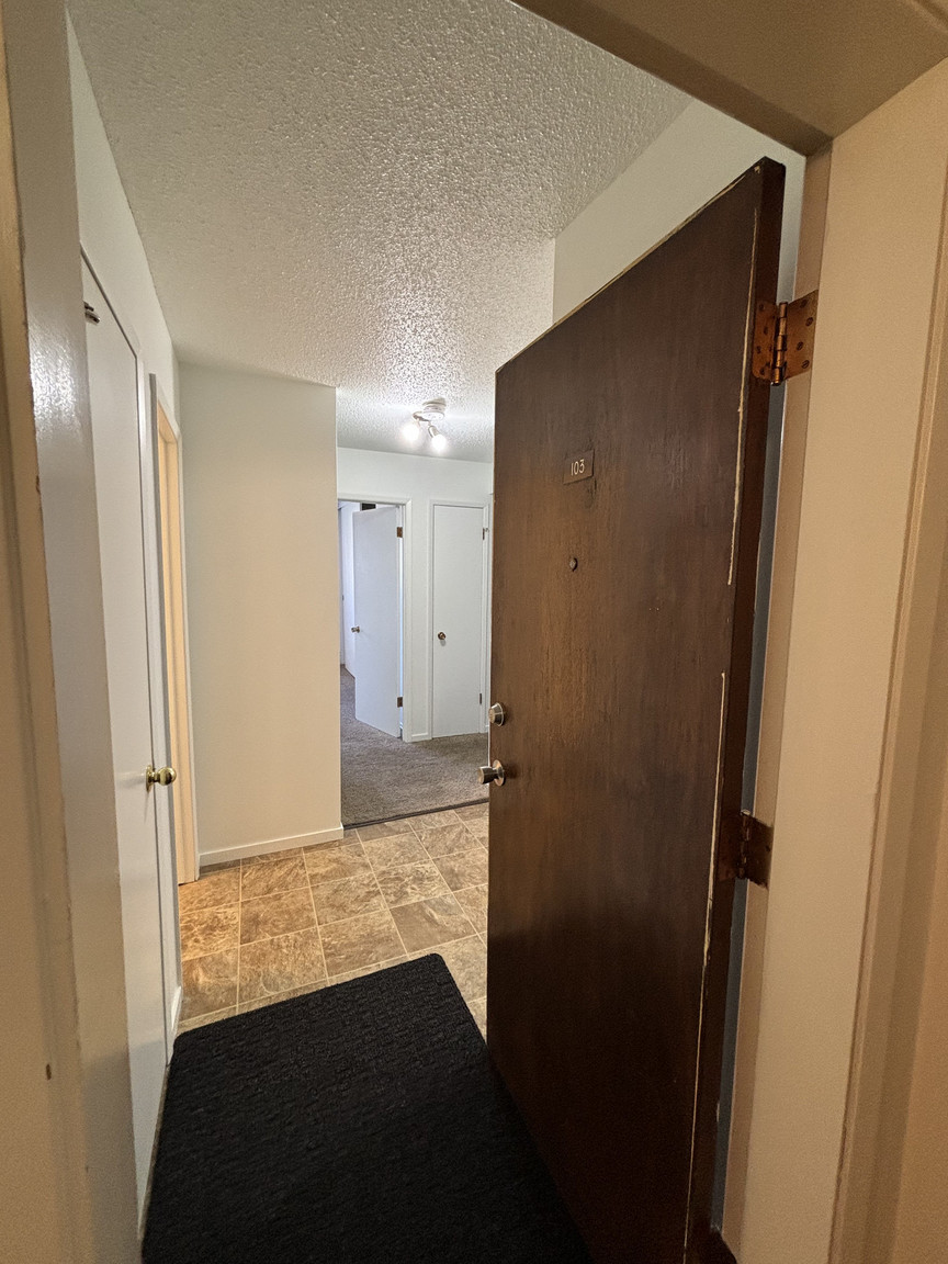 SF232 – Beverly Heights Multi-Unit for Rent | 1 & 2 Bed Suites | 3607 118 Ave NW Edmonton | 1 Mon...