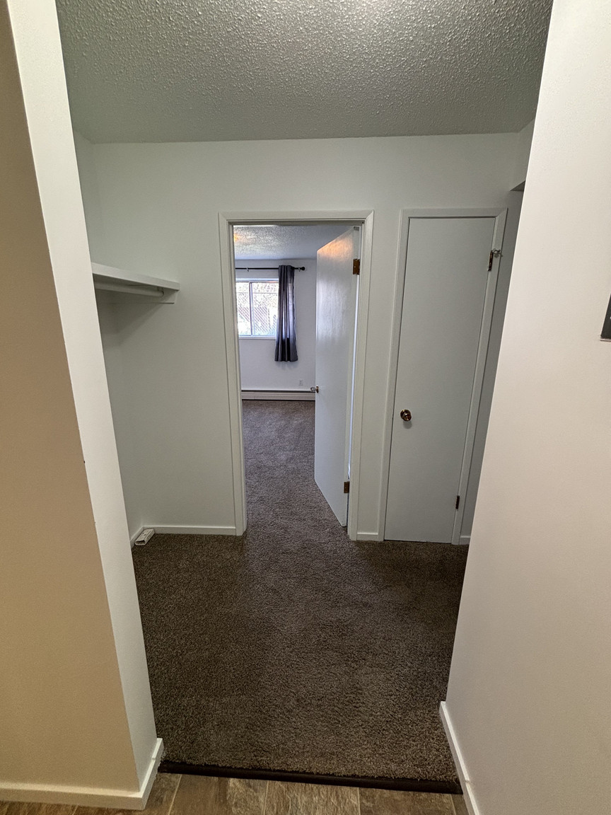 SF232 – Beverly Heights Multi-Unit for Rent | 1 & 2 Bed Suites | 3607 118 Ave NW Edmonton | 1 Mon... - Photo 18