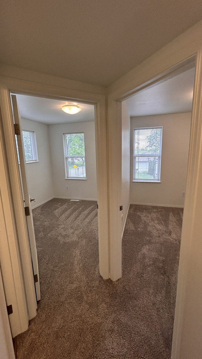1 MONTH FREE – 4 Bedroom, 2.5 Bathroom Main Floor Home | Montrose | SF205 - Photo 38