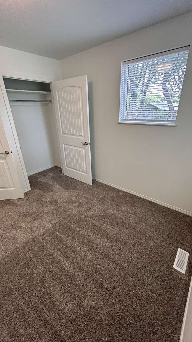 1 MONTH FREE – 4 Bedroom, 2.5 Bathroom Main Floor Home | Montrose | SF205 - Photo 46