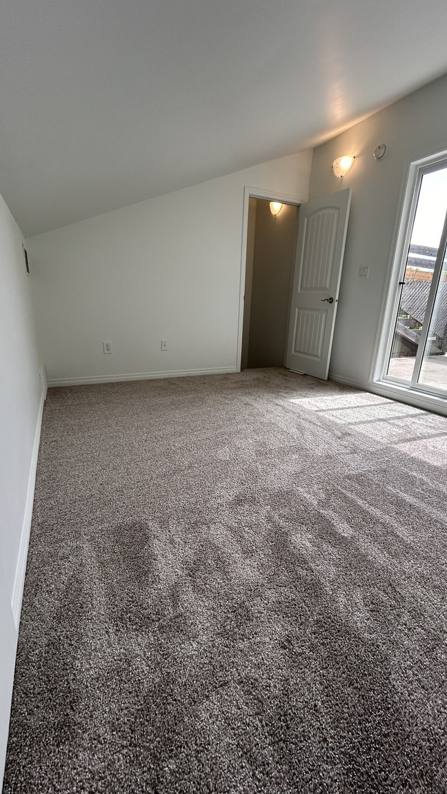 1 MONTH FREE – 4 Bedroom, 2.5 Bathroom Main Floor Home | Montrose | SF205 - Photo 50