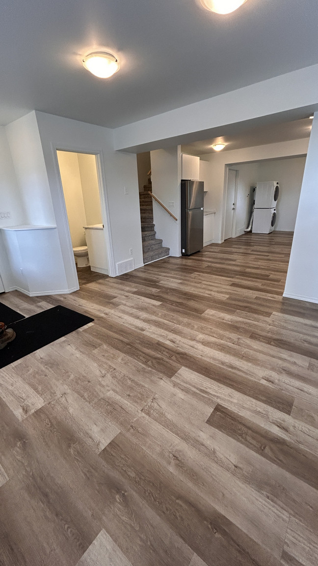 1 MONTH FREE – 4 Bedroom, 2.5 Bathroom Main Floor Home | Montrose | SF205 - Photo 32