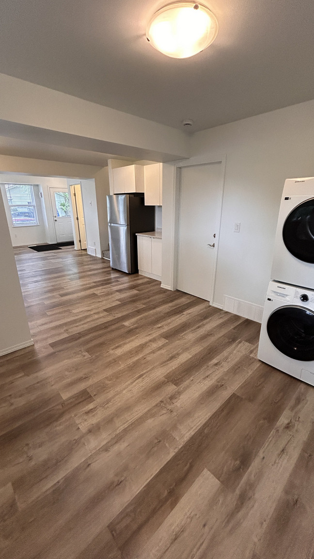 1 MONTH FREE – 4 Bedroom, 2.5 Bathroom Main Floor Home | Montrose | SF205 - Photo 28
