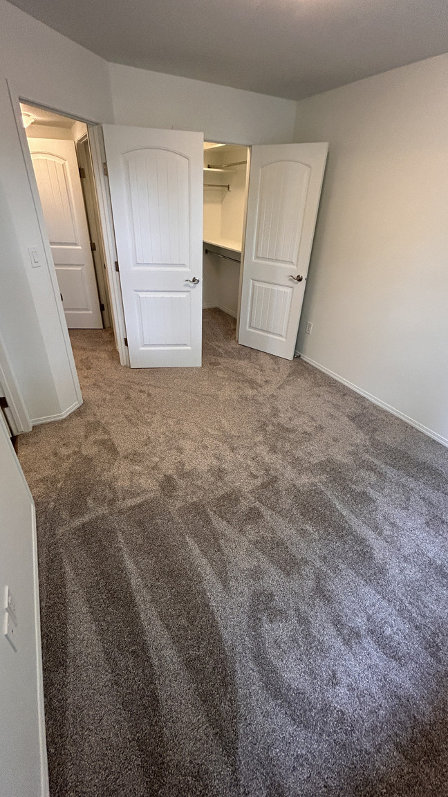 1 MONTH FREE – 4 Bedroom, 2.5 Bathroom Main Floor Home | Montrose | SF205 - Photo 56