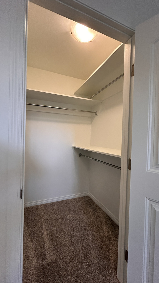 1 MONTH FREE – 4 Bedroom, 2.5 Bathroom Main Floor Home | Montrose | SF205 - Photo 58