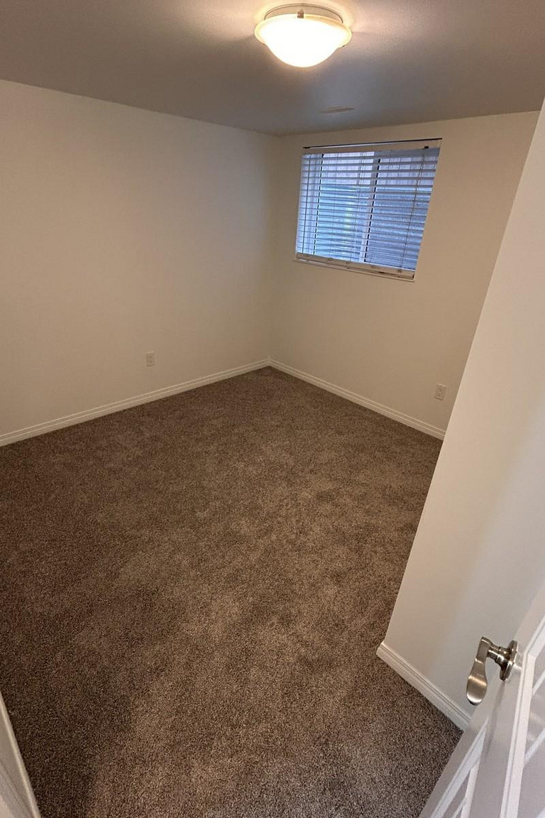 Modern 2 Bedroom, 1 Bathroom Basement Suite in NW Edmonton | SF209 - Photo 34