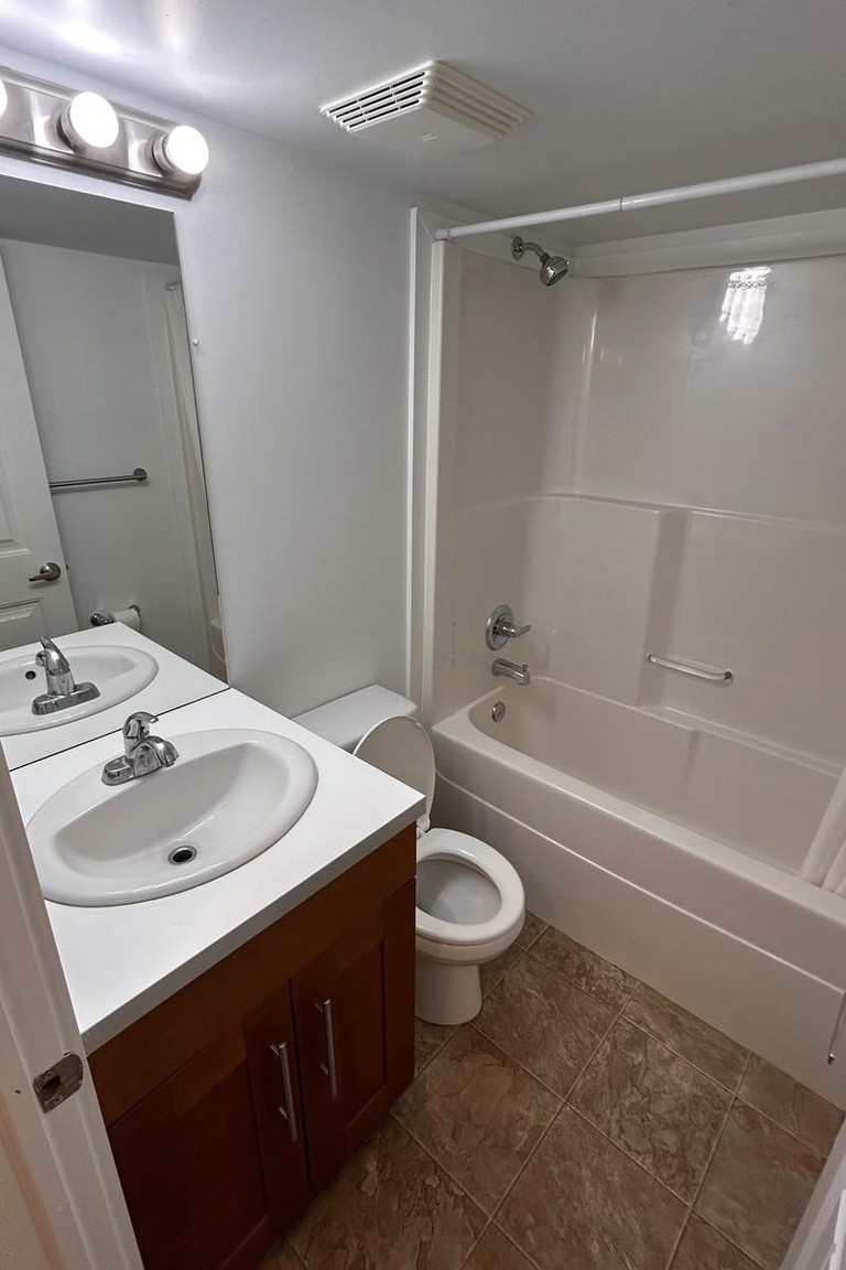 Modern 2 Bedroom, 1 Bathroom Basement Suite in NW Edmonton | SF209 - Photo 54