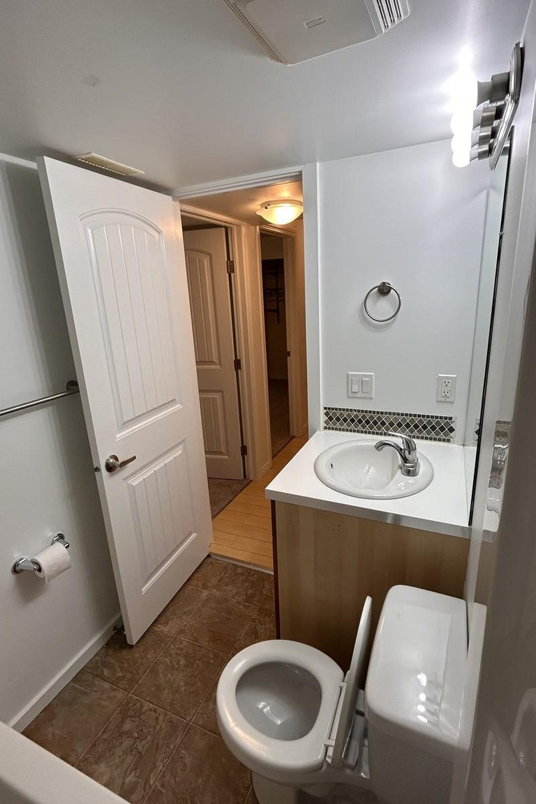 Modern 2 Bedroom, 1 Bathroom Basement Suite in NW Edmonton | SF209 - Photo 52