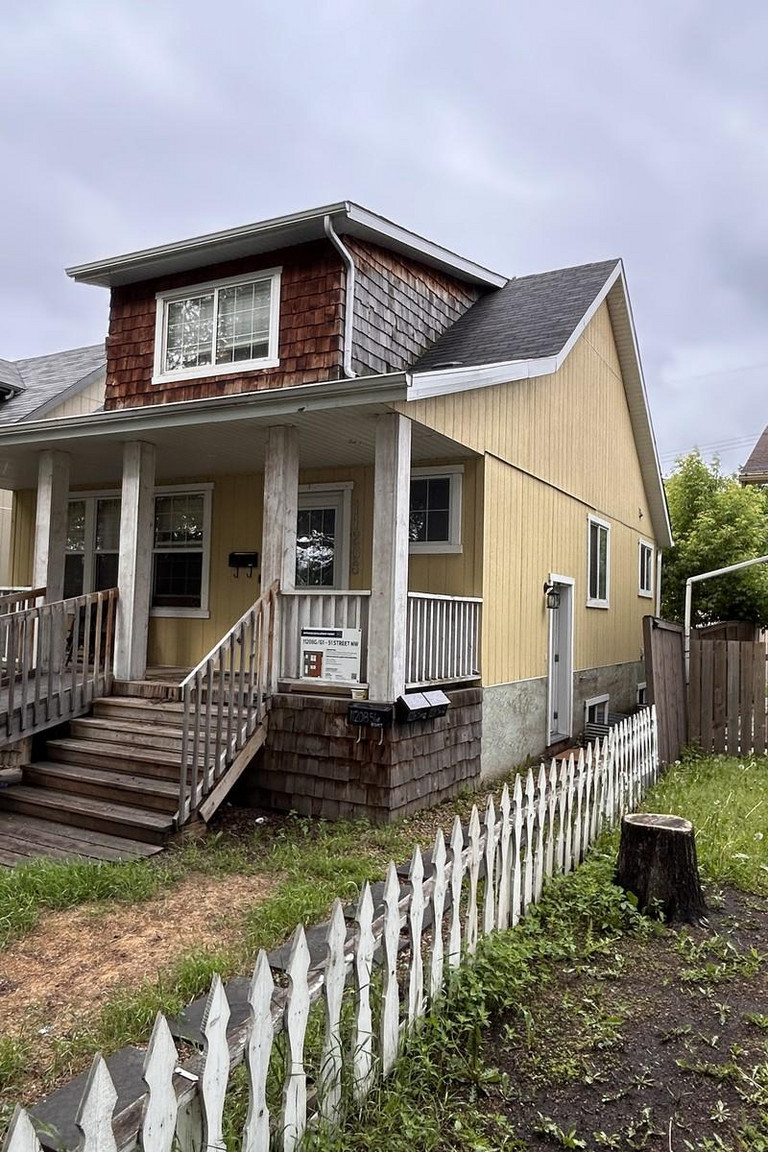Modern 2 Bedroom, 1 Bathroom Basement Suite in NW Edmonton | SF209
