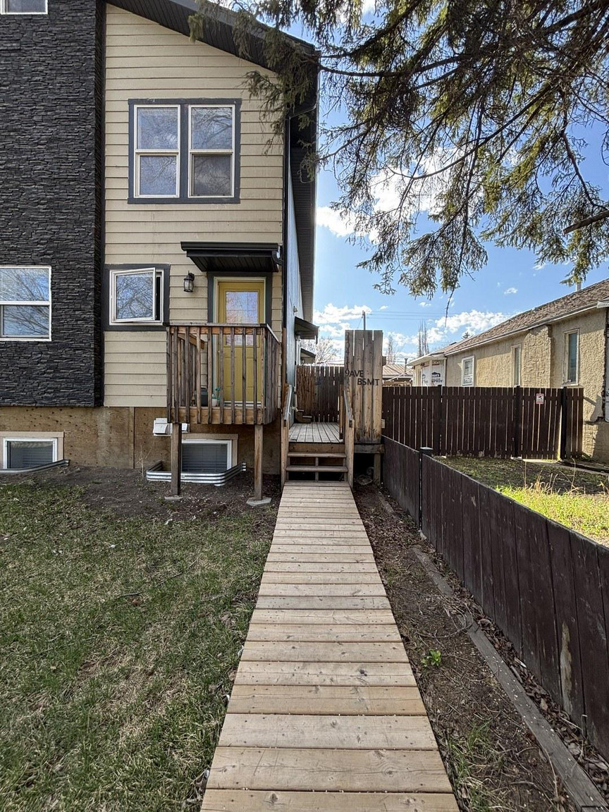SF212 – 6404, 6406 & 6408 119 Ave NW | Multiple Units Available | 1 MONTH FREE