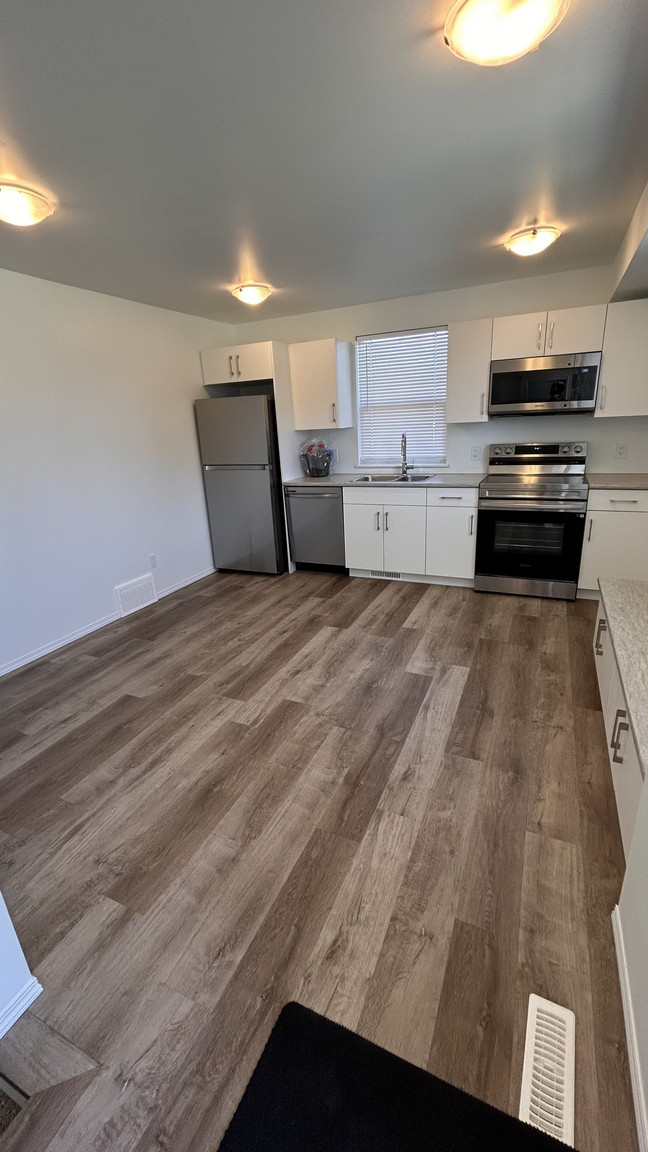 SF217 | 1 Month Free – 2 Bedroom Basement Suite in Newton  - Photo 8