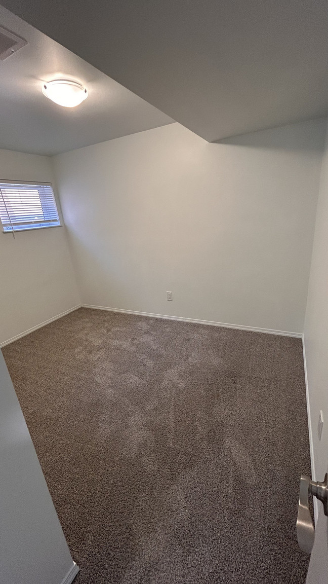 SF217 | 1 Month Free – 2 Bedroom Basement Suite in Newton  - Photo 20