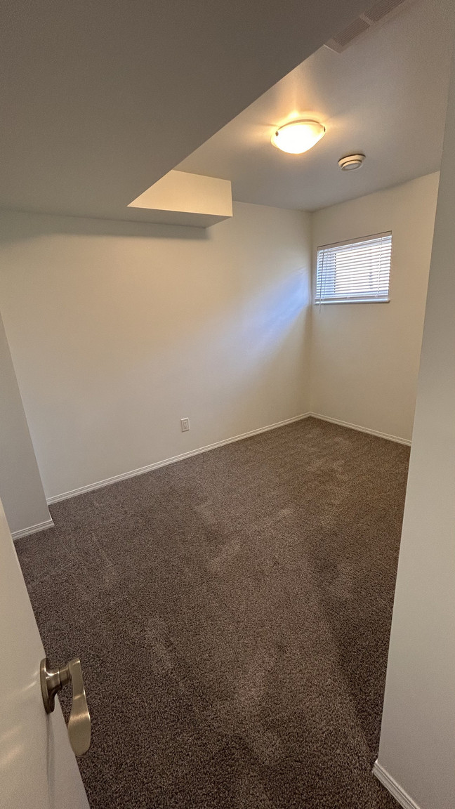 SF217 | 1 Month Free – 2 Bedroom Basement Suite in Newton  - Photo 24