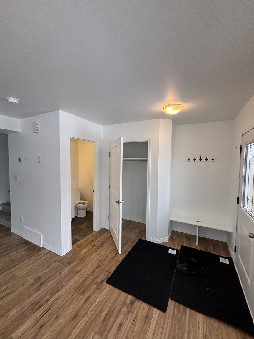 SF222 – Montrose Duplex for Rent | 4-Bed 2.5-Bath Main Floor | 12228 60 St NW Edmonton | 1 Month ... - Photo 32