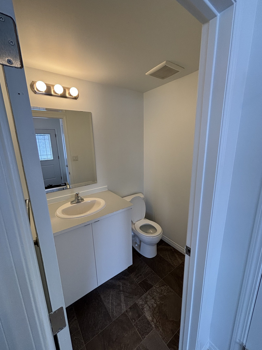 SF222 – Montrose Duplex for Rent | 4-Bed 2.5-Bath Main Floor | 12228 60 St NW Edmonton | 1 Month ... - Photo 28