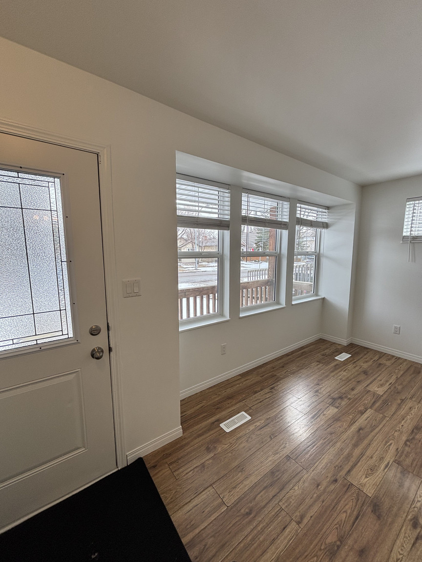 SF222 – Montrose Duplex for Rent | 4-Bed 2.5-Bath Main Floor | 12228 60 St NW Edmonton | 1 Month ... - Photo 26