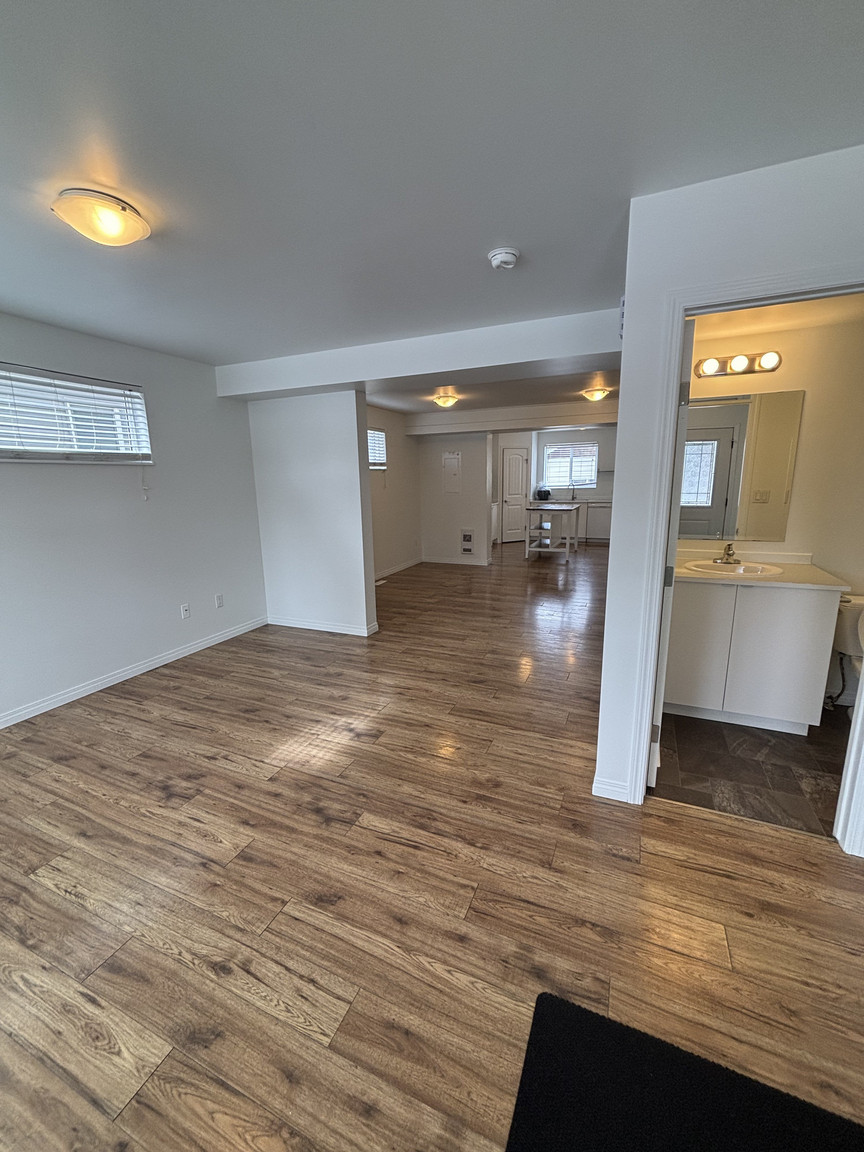 SF222 – Montrose Duplex for Rent | 4-Bed 2.5-Bath Main Floor | 12228 60 St NW Edmonton | 1 Month ... - Photo 22