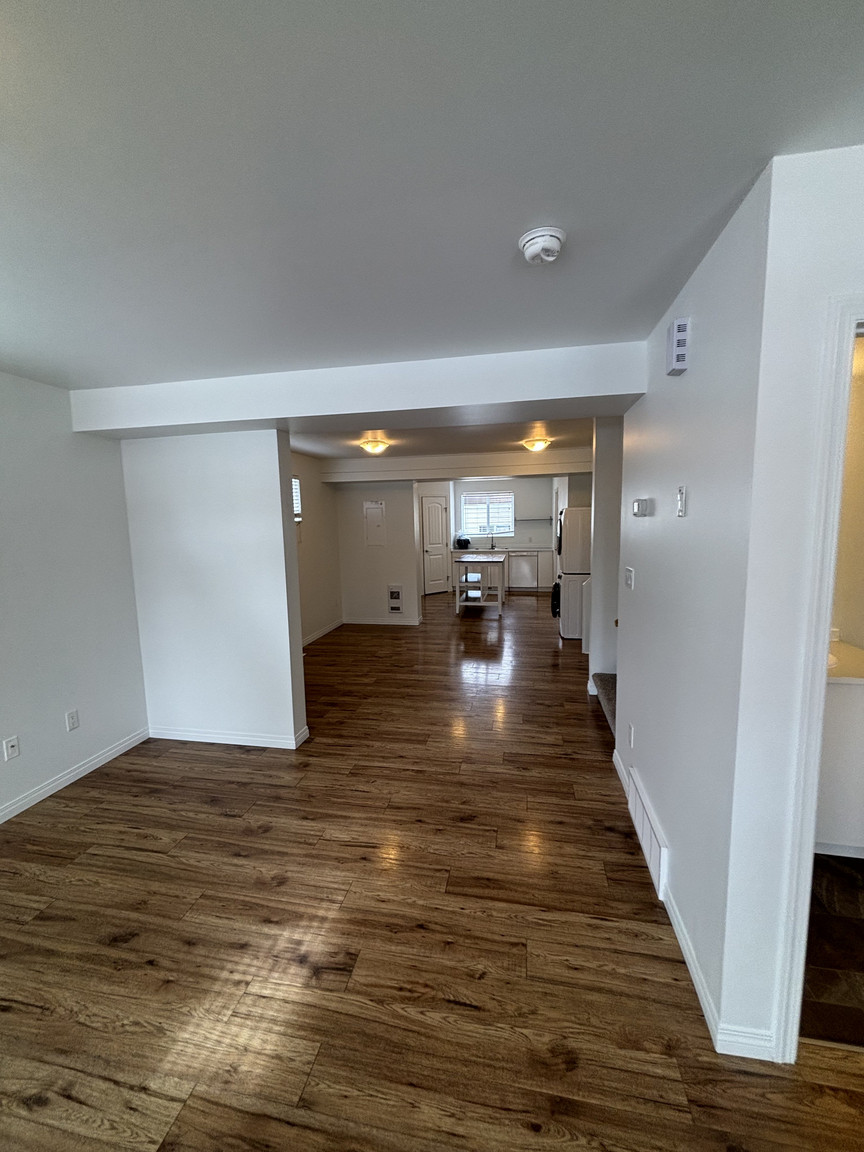 SF222 – Montrose Duplex for Rent | 4-Bed 2.5-Bath Main Floor | 12228 60 St NW Edmonton | 1 Month ... - Photo 20