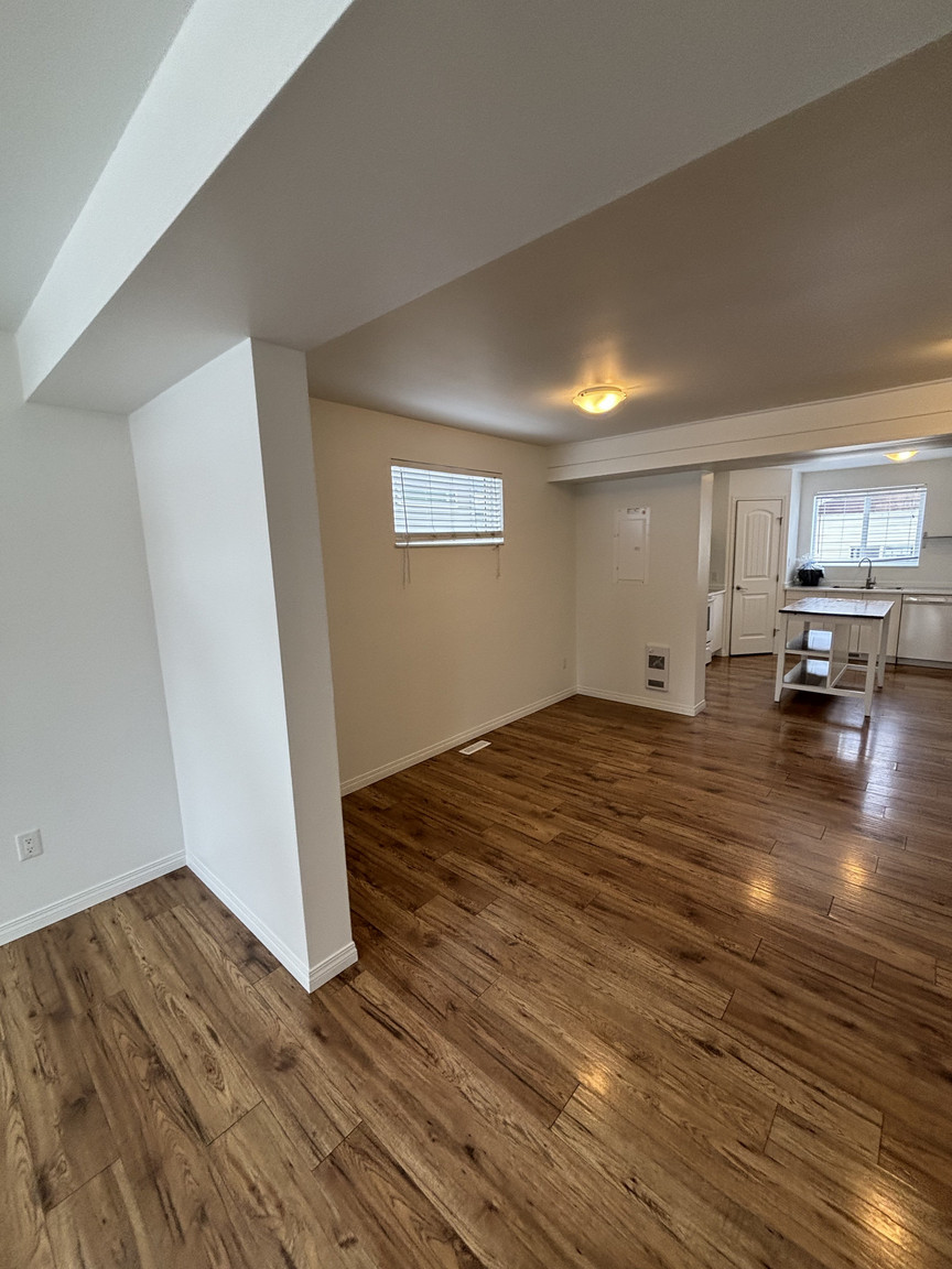 SF222 – Montrose Duplex for Rent | 4-Bed 2.5-Bath Main Floor | 12228 60 St NW Edmonton | 1 Month ... - Photo 18
