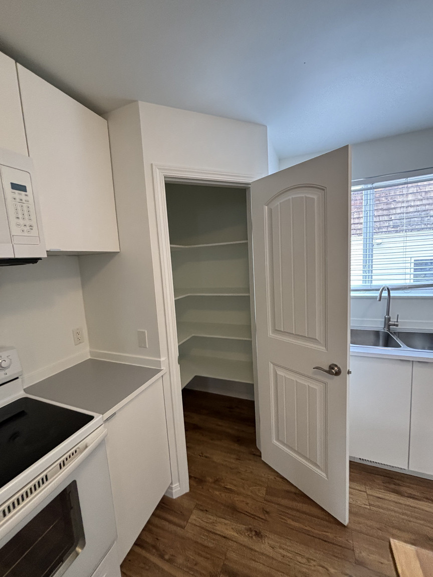 SF222 – Montrose Duplex for Rent | 4-Bed 2.5-Bath Main Floor | 12228 60 St NW Edmonton | 1 Month ... - Photo 10