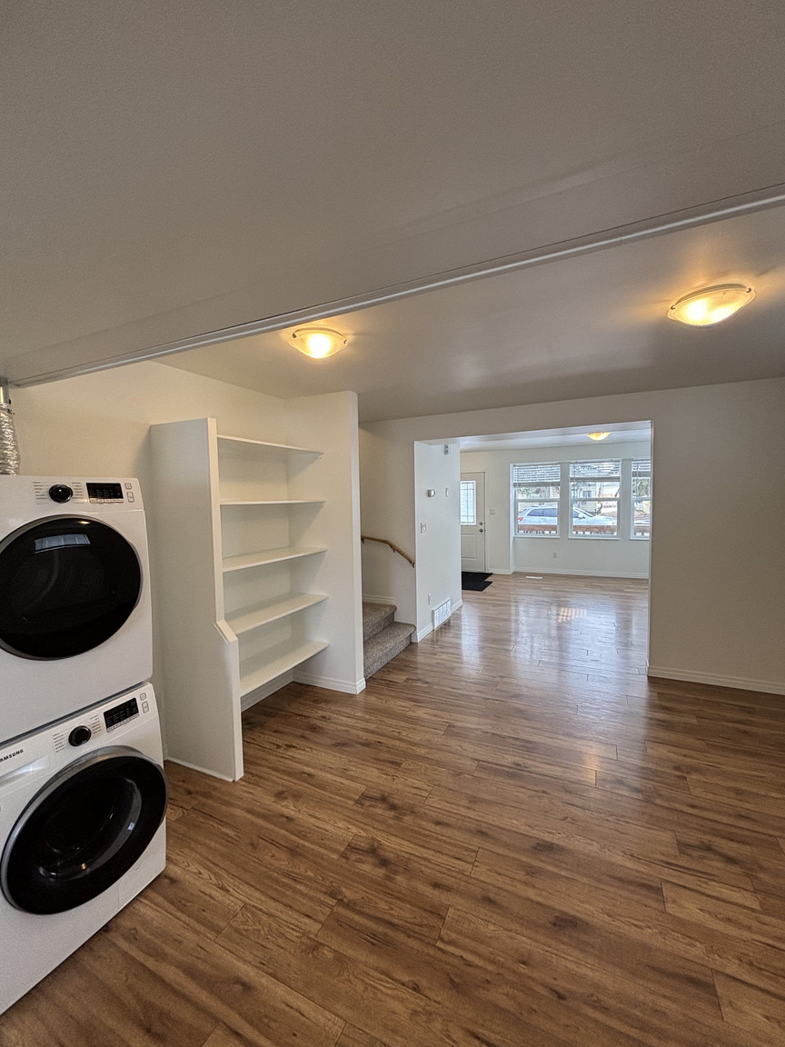 SF222 – Montrose Duplex for Rent | 4-Bed 2.5-Bath Main Floor | 12228 60 St NW Edmonton | 1 Month ... - Photo 8
