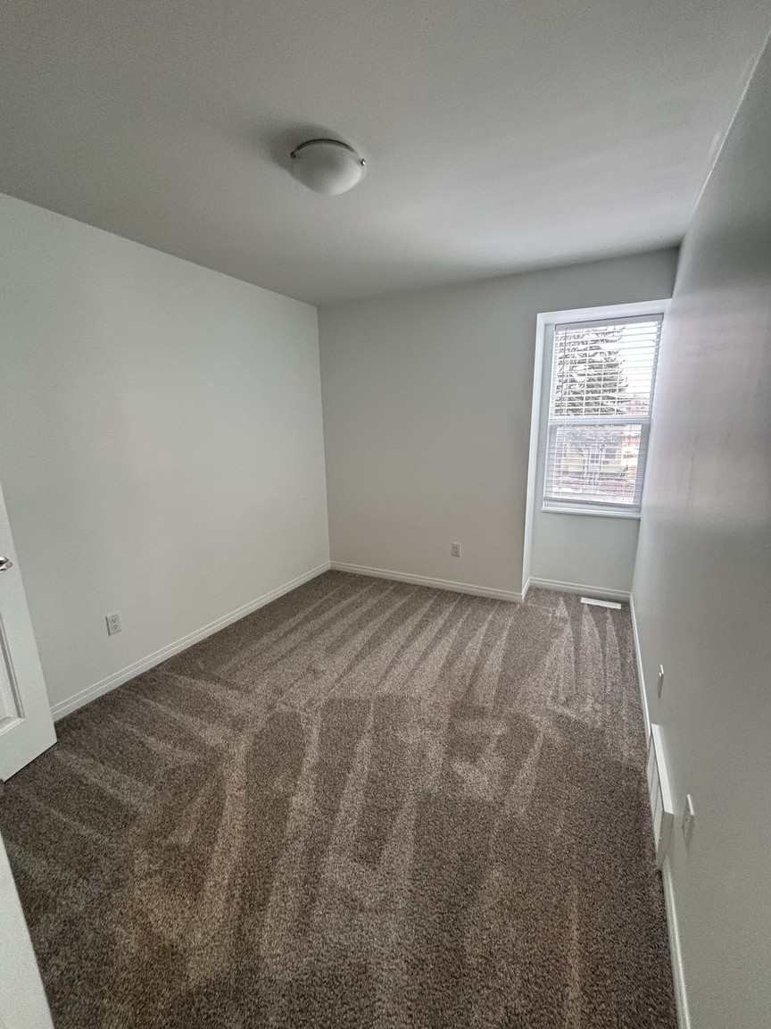 SF222 – Montrose Duplex for Rent | 4-Bed 2.5-Bath Main Floor | 12228 60 St NW Edmonton | 1 Month ... - Photo 36