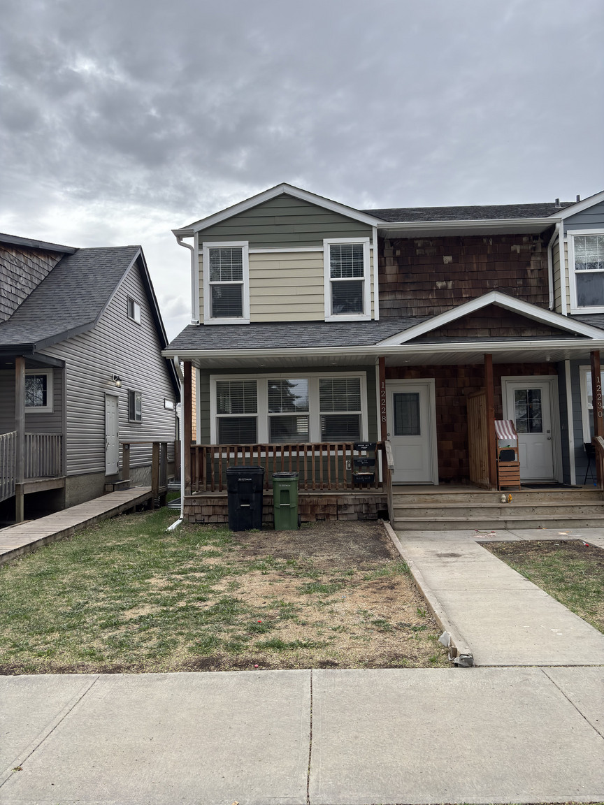 SF222 – Montrose Duplex for Rent | 4-Bed 2.5-Bath Main Floor | 12228 60 St NW Edmonton | 1 Month ...