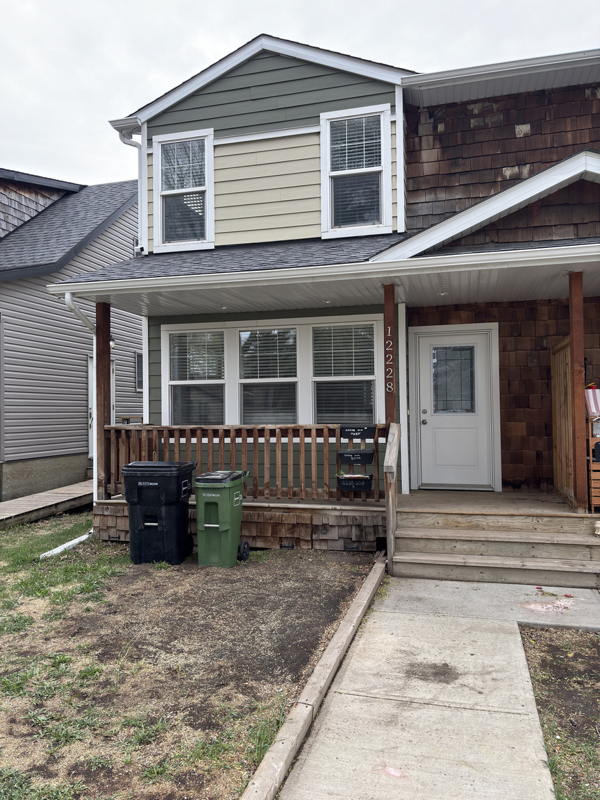 SF222 – Montrose Duplex for Rent | 4-Bed 2.5-Bath Main Floor | 12228 60 St NW Edmonton | 1 Month ... - Photo 2