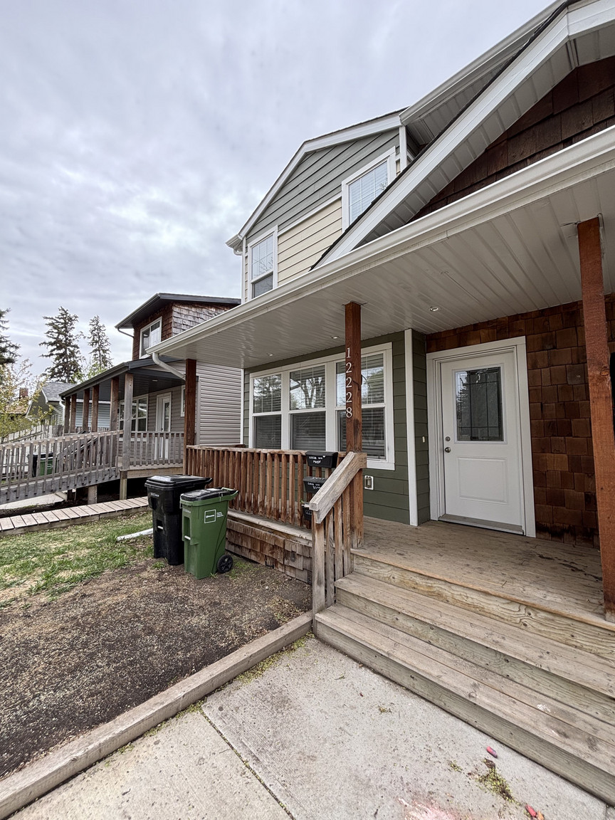 SF222 – Montrose Duplex for Rent | 4-Bed 2.5-Bath Main Floor | 12228 60 St NW Edmonton | 1 Month ... - Photo 3