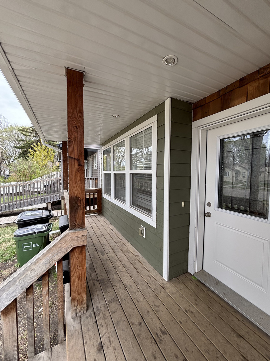 SF222 – Montrose Duplex for Rent | 4-Bed 2.5-Bath Main Floor | 12228 60 St NW Edmonton | 1 Month ... - Photo 4
