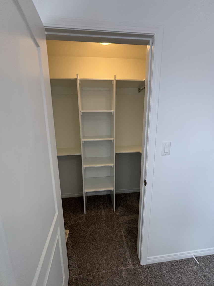SF222 – Montrose Duplex for Rent | 4-Bed 2.5-Bath Main Floor | 12228 60 St NW Edmonton | 1 Month ... - Photo 52